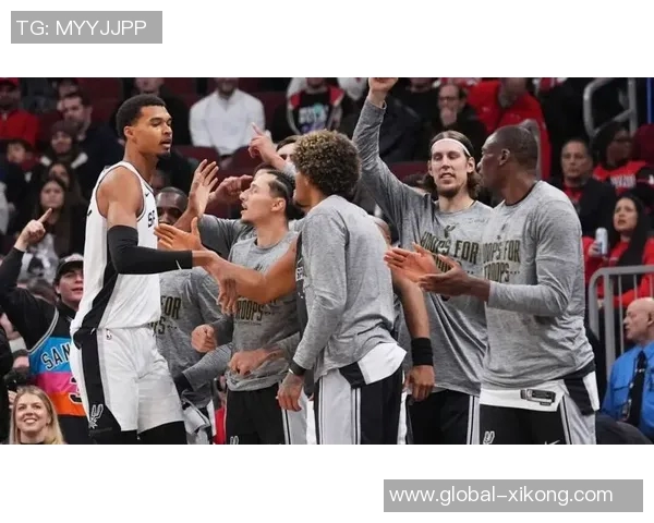 文班与科内特双塔组合为何更具威胁成熟度与经验提升助力球队表现