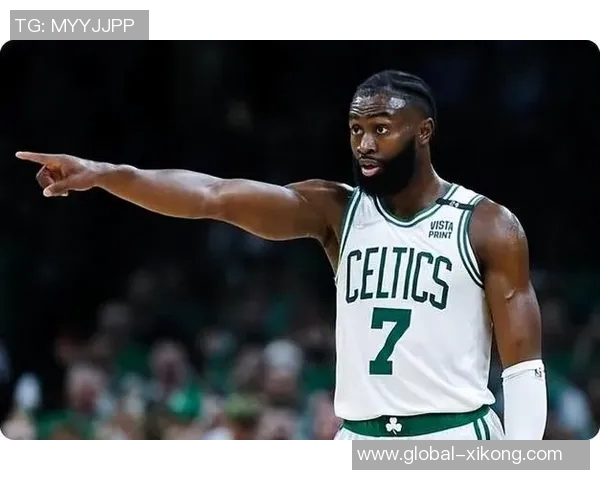 杰伦布朗轻松发挥9投5中贡献15分7篮板4助攻展现全能实力